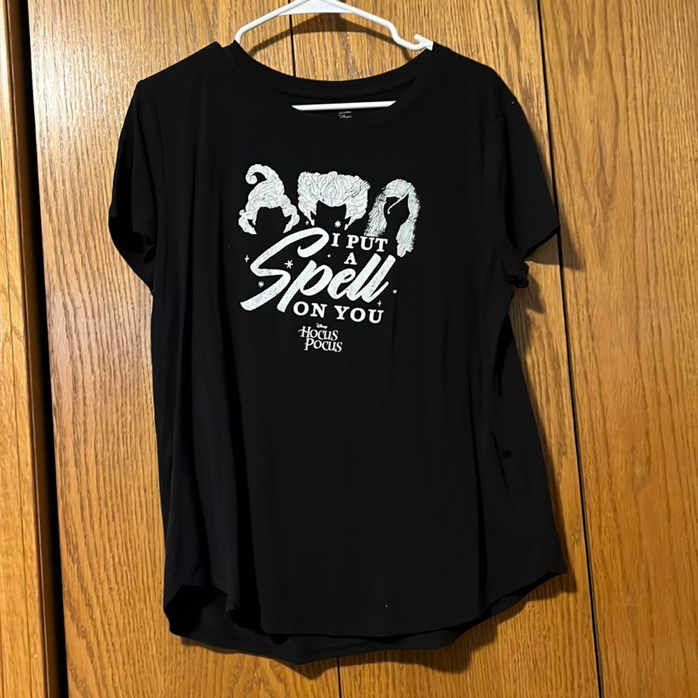 Disney graphic tee - size large